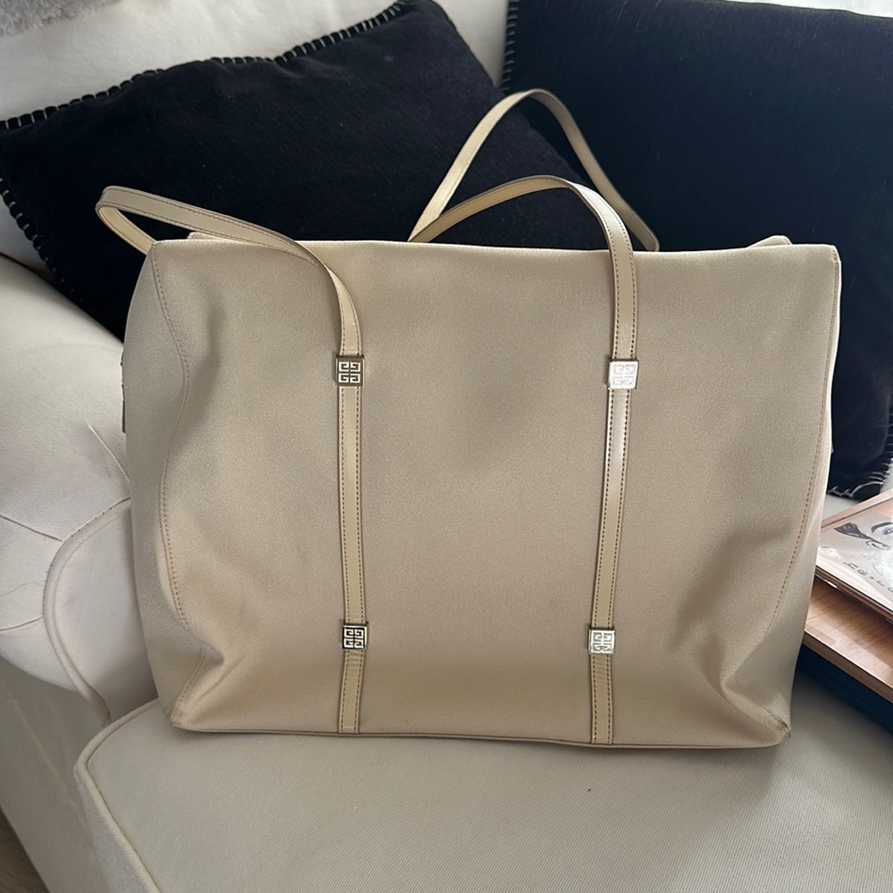 GIVENCY  SHOULDER BAG